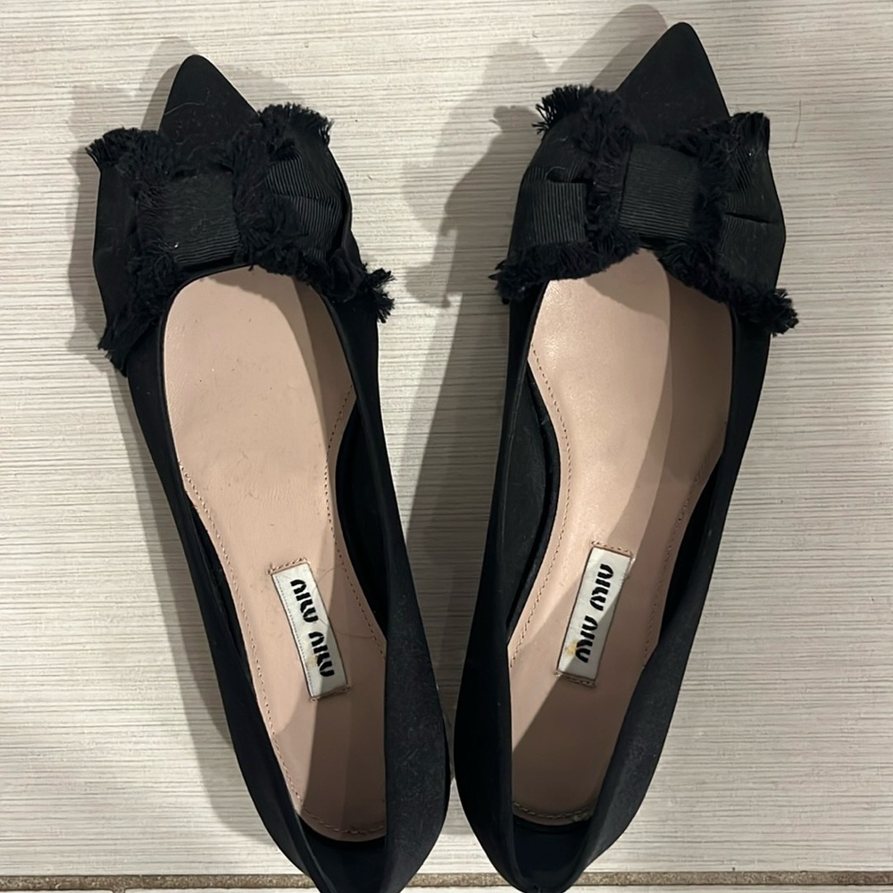 MIU MIU FLATS 
ONLY WORN ONCE 

NO BOX that’s why so cheap